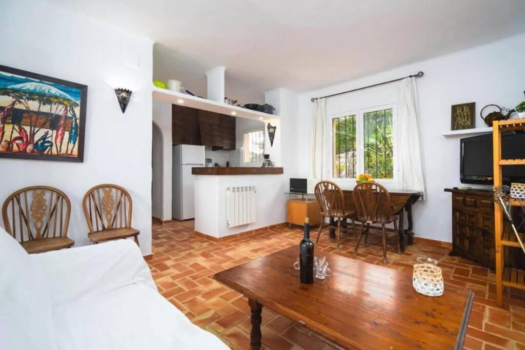 4 Persoons Bungalow Met Gemeenschappelijk Zwembad Теулада Экстерьер фото